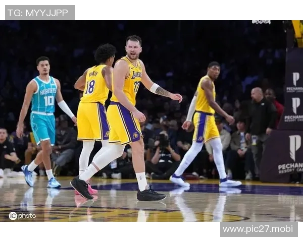 詹姆斯29+9东契奇39分 鲍尔30+11湖人惨败黄蜂